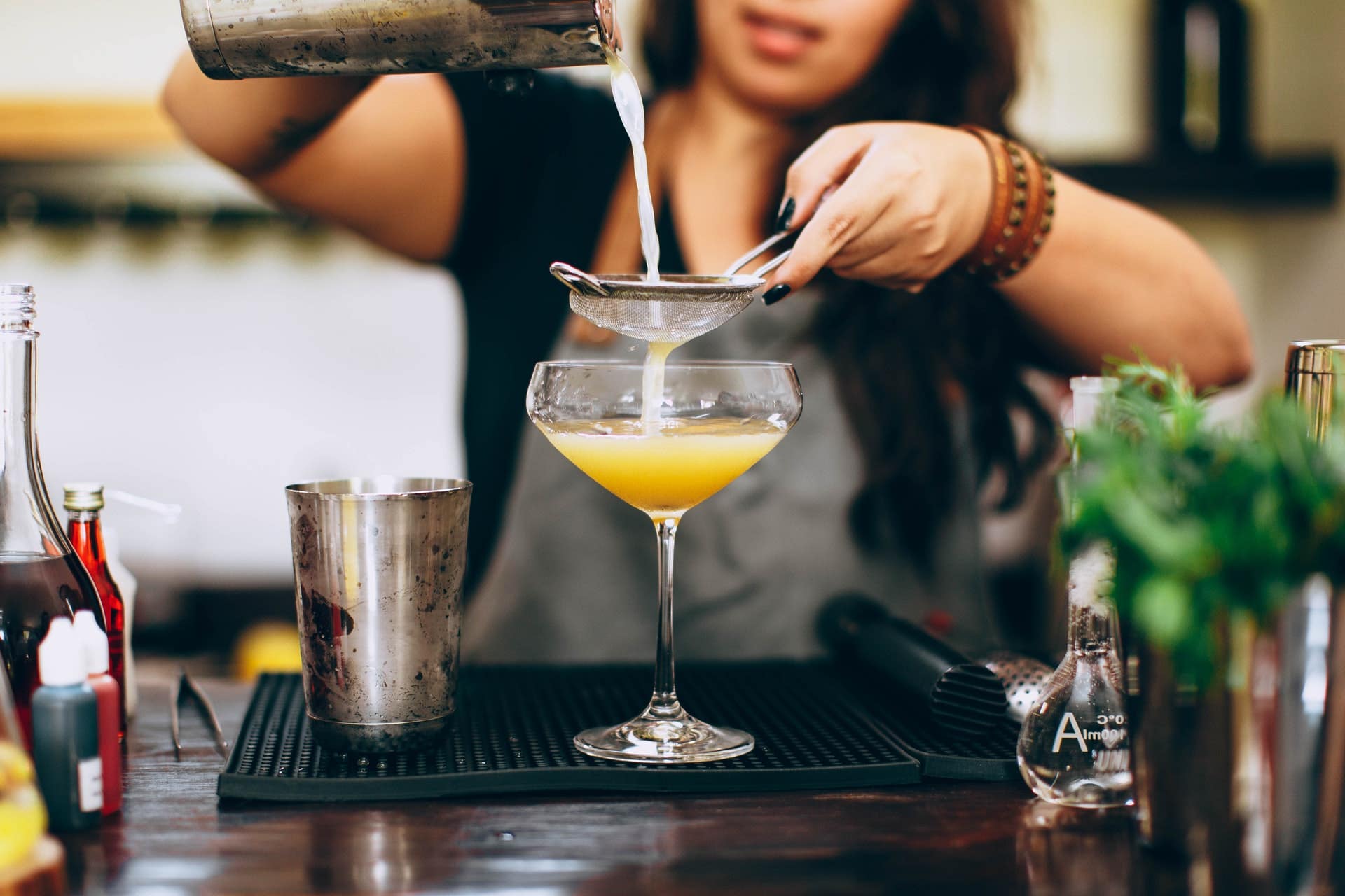 How To Become A Bartender Coursesonline co uk